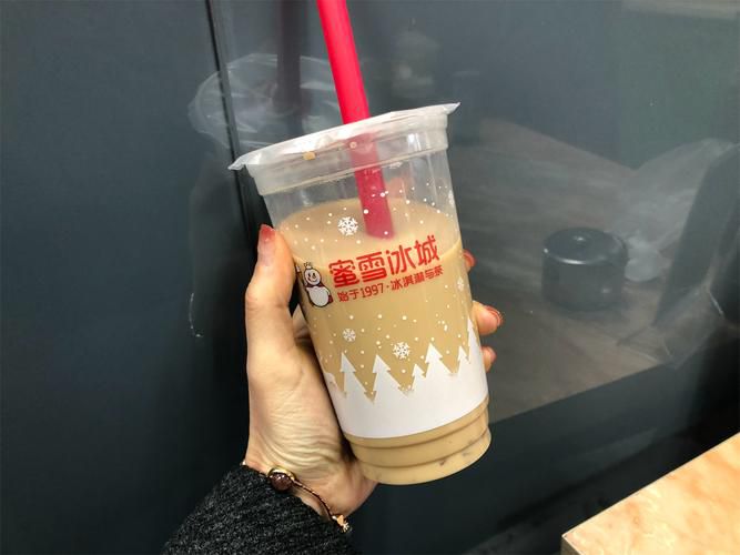 怎么加盟蜜雪冰城奶茶店铺，蜜雪冰城加盟一年利润如何